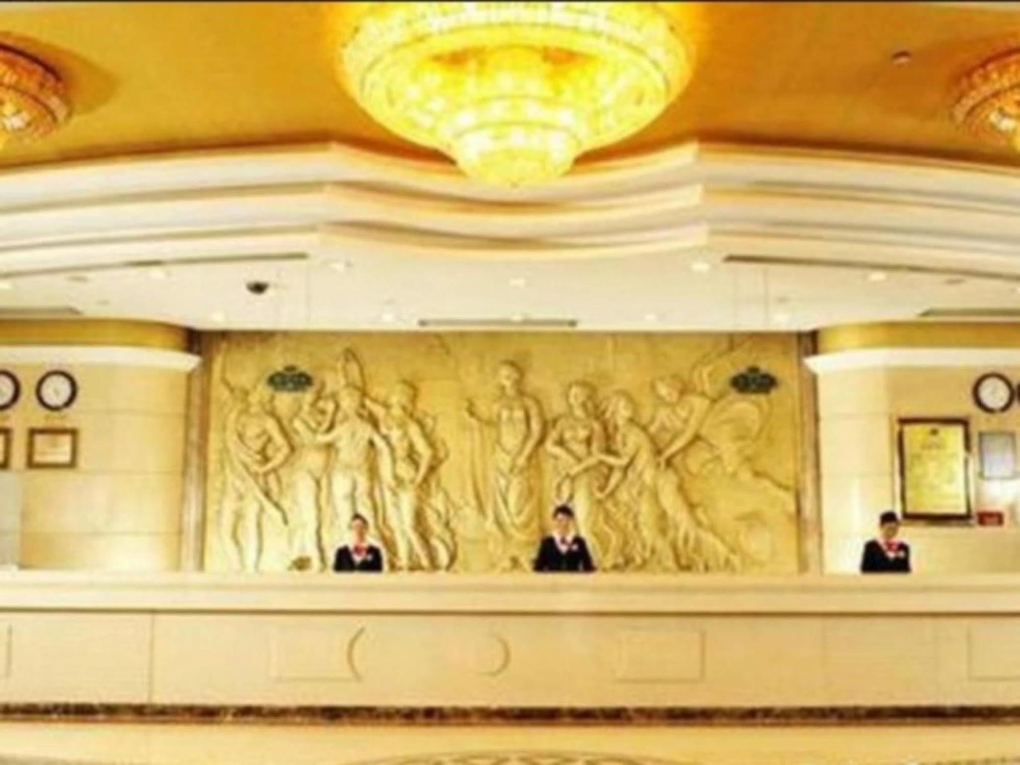 Vienna Hotel Shenzhen Longhua Екстер'єр фото